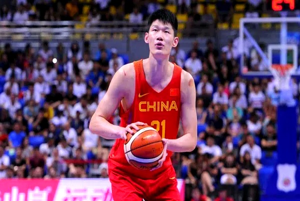 CBA常规赛今夜走向成谜，曼联篮板制胜，悬念犹存，球探报告显示潜力的简单介绍