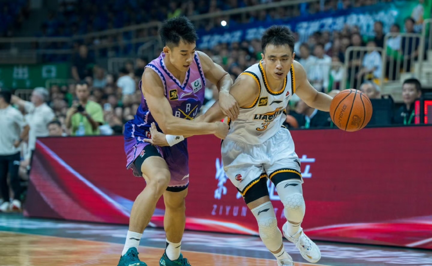 CBA常规赛今夜走向成谜，曼联篮板制胜，悬念犹存，球探报告显示潜力的简单介绍