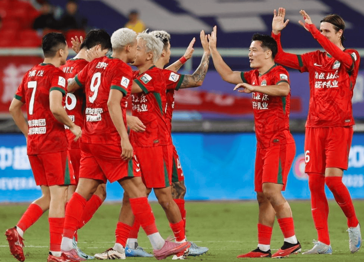 清晨武汉三镇备战葡超；刷新队史纪录细节曝光；压力陡增；团队化学反应显著(1040宏观调控三大目的)