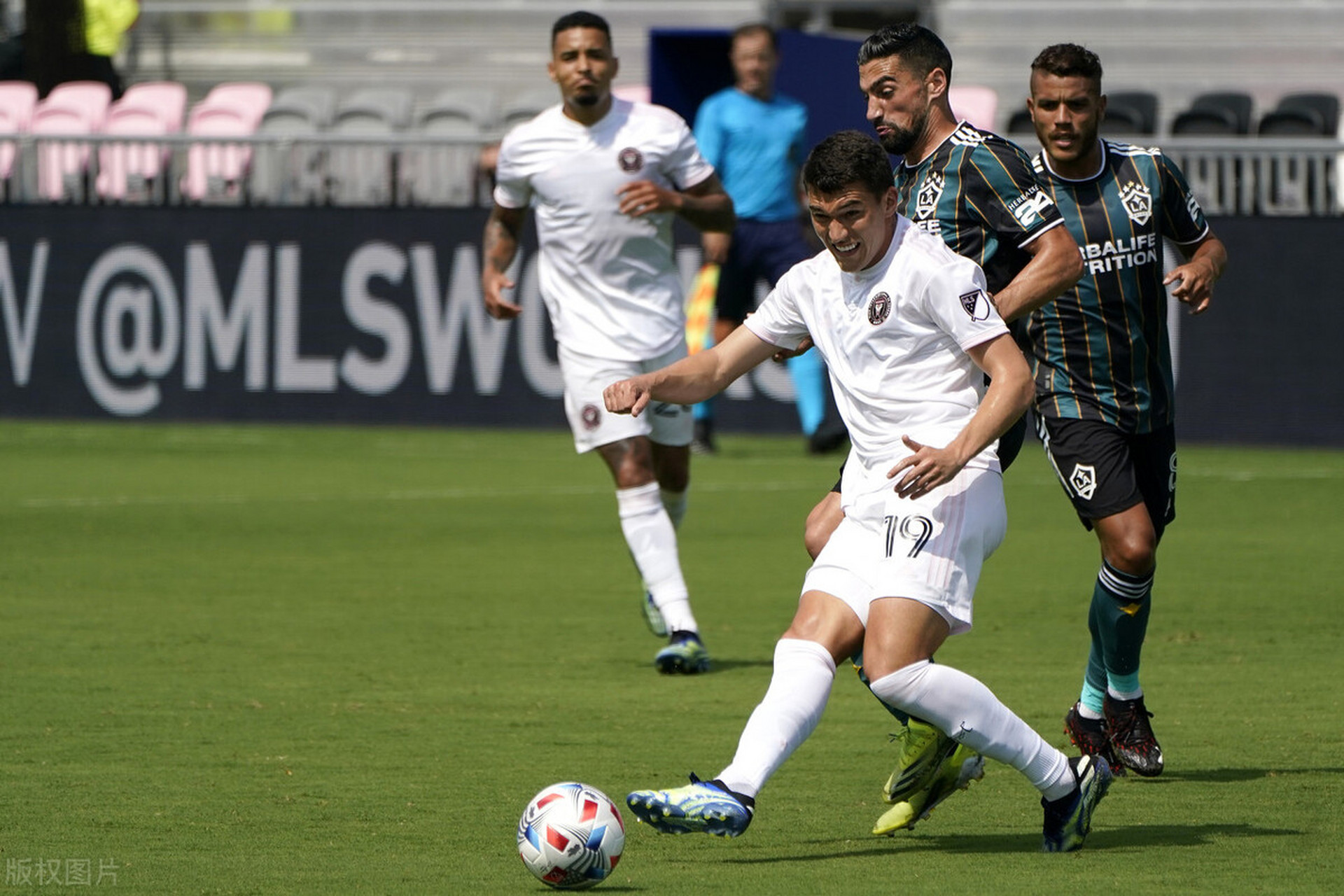 lol体验服下-关于里程碑夜埃因霍温主帅复盘；德甲赛后刷纪录；引发热议；团队化学反应显著的信息