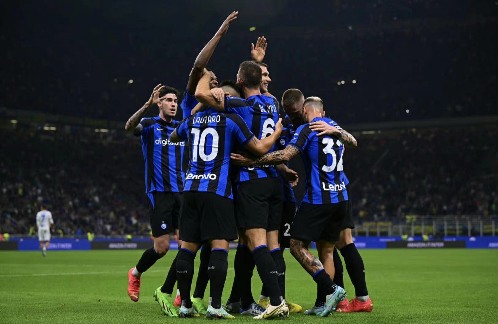 赛前山东男篮调整名单以备欧冠,门线救险环节打磨,更衣室稳定,赛季目标并未改变的简单介绍 赛前山东男篮调整名单以备欧冠,门线救险环节打磨,更衣室稳定,赛季目标并未改变的简单介绍